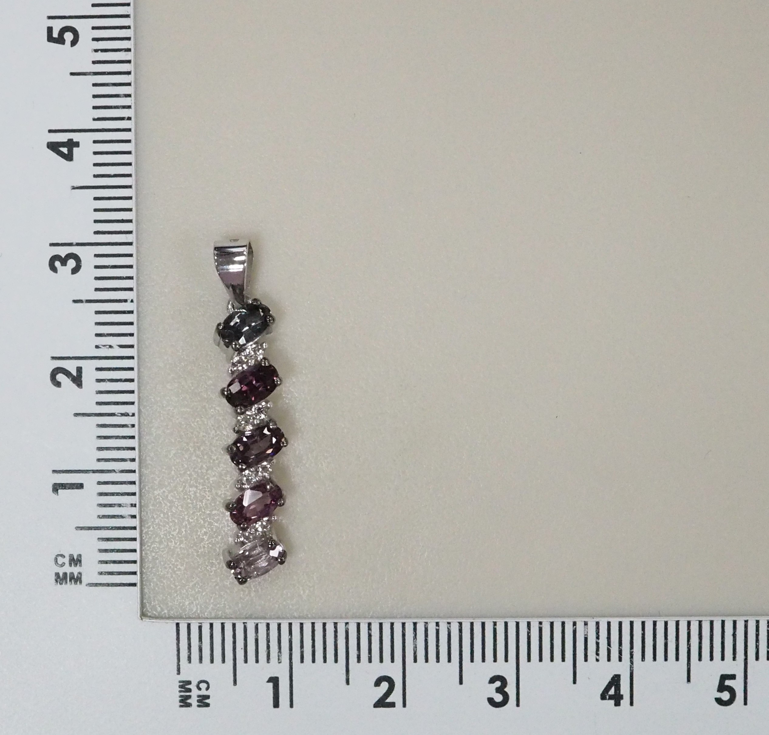 Серебряная подвеска с разноцветной шпинелью